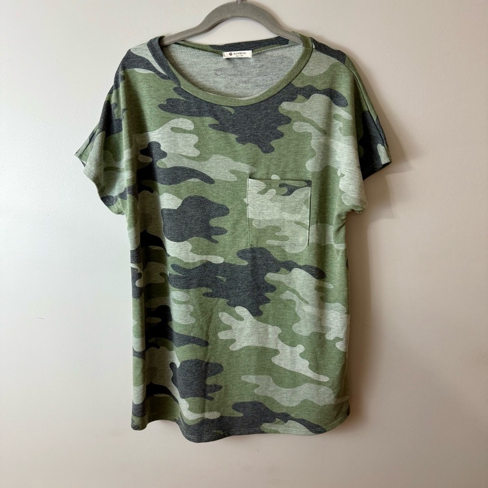 Bombom Camouflage Short Sleeve Tee women’s L preowned